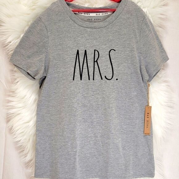 Rae Dunn MRS. Grey tshirt size Small - Picture 4 of 12